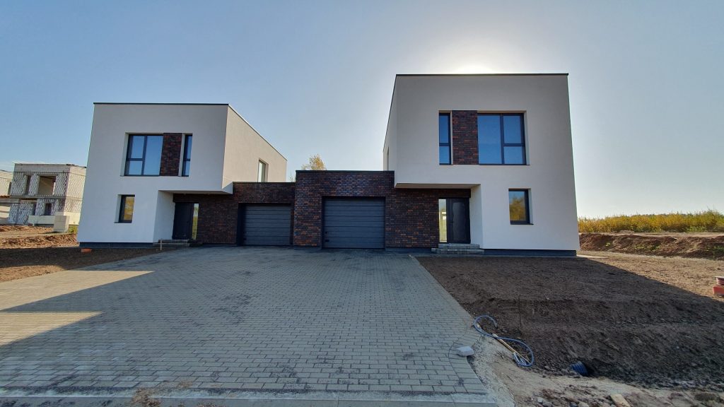 EKIE namas su garažu ir įvažiavimu